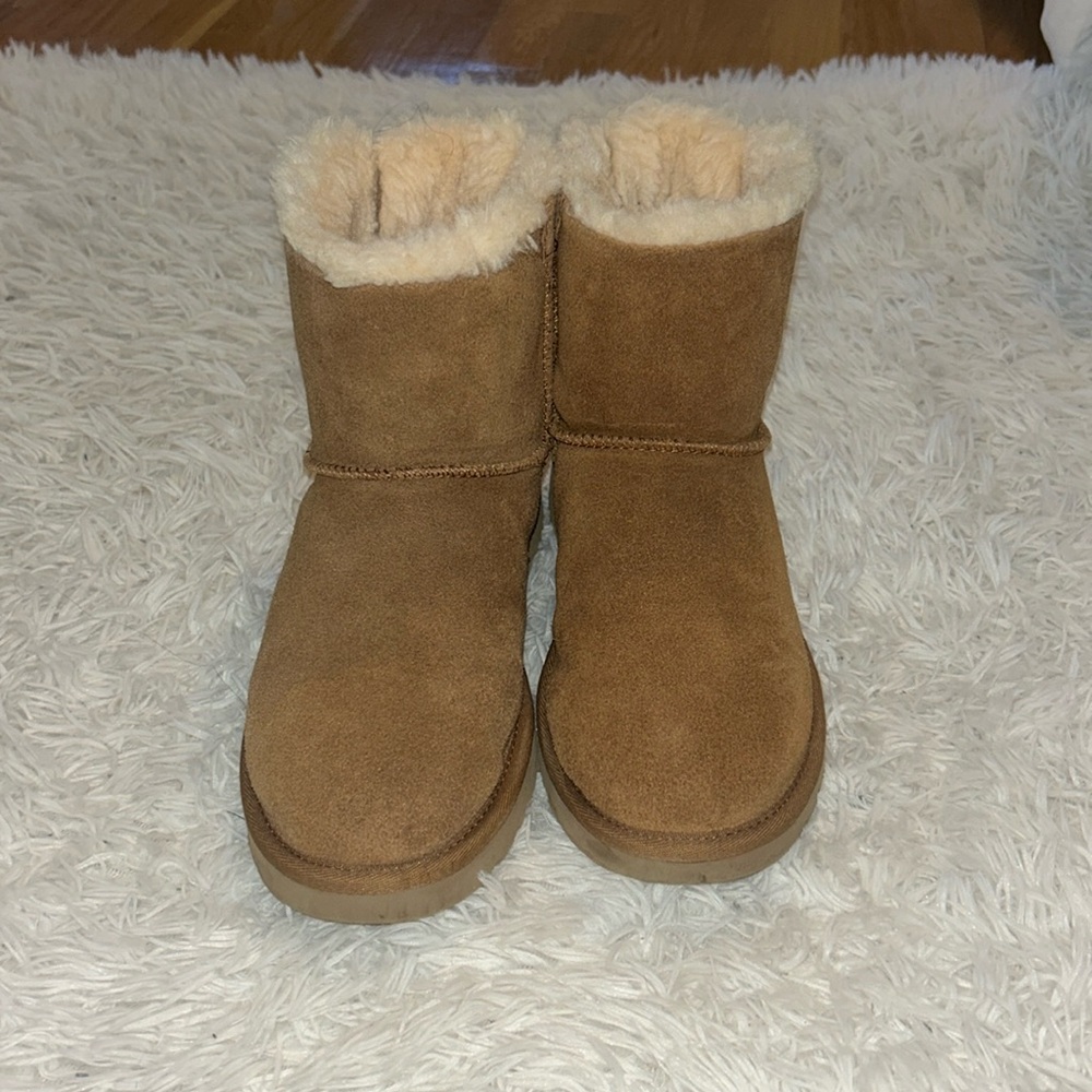 Size 7 chestnut Uggs with velvet bow on the back
